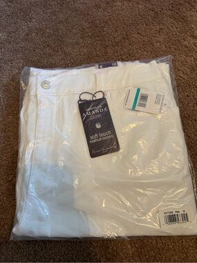 Gloria Vanderbilt White Amanda Capri Pants